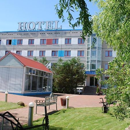 Hotel Horizont Gmbh Neubrandenburg Exterior photo