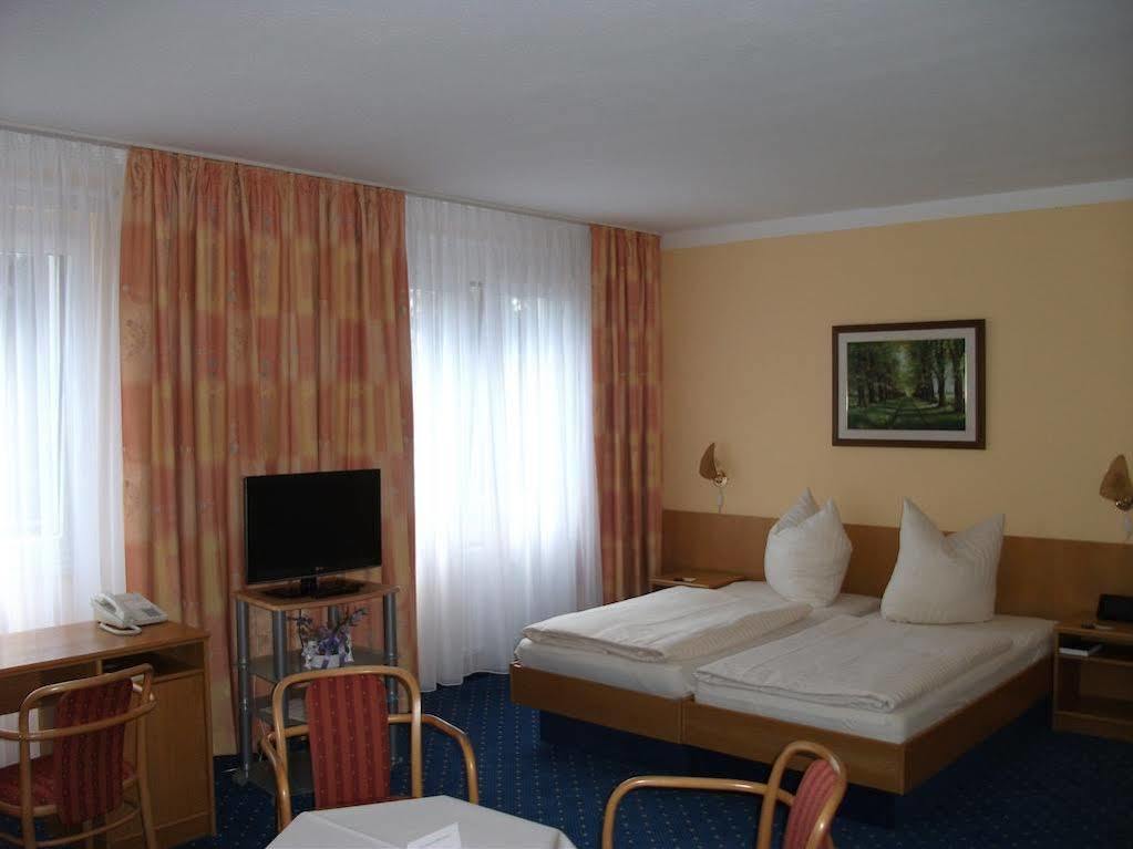 Hotel Horizont Gmbh Neubrandenburg Exterior photo
