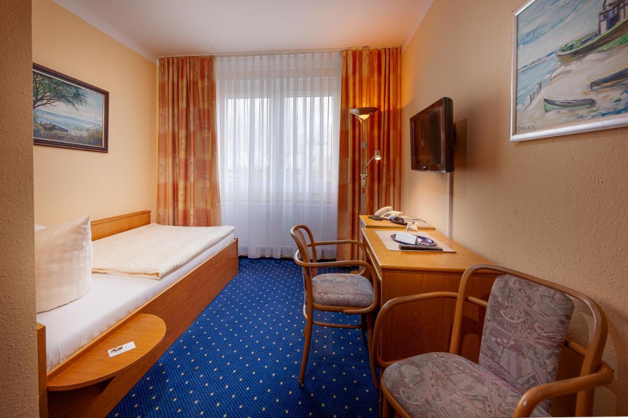 Hotel Horizont Gmbh Neubrandenburg Exterior photo